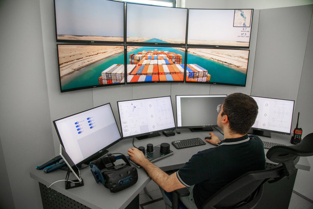 Operator in front of the screens at the COFO laboratory