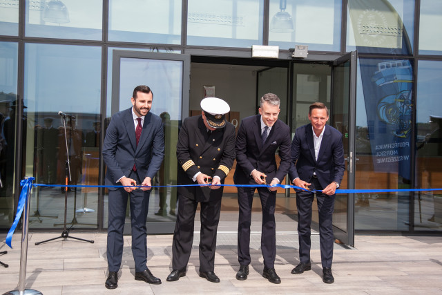 Deputy Governor of the West Pomeranian Region, Bartosz Brożyński, MUS Rector Wojciech Ślączka, Secretary of State at the Ministry of Infrastructure Arkadiusz Marchewka and Marshall of the West Pomeranian Region Olgierd Geblewicz cutting the ribbon