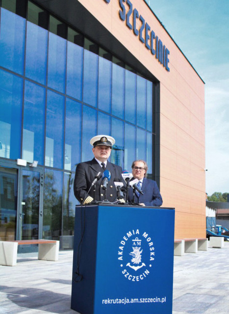 MUS Rector Wojciech Ślączka speaks about PMRTC in front of COFO